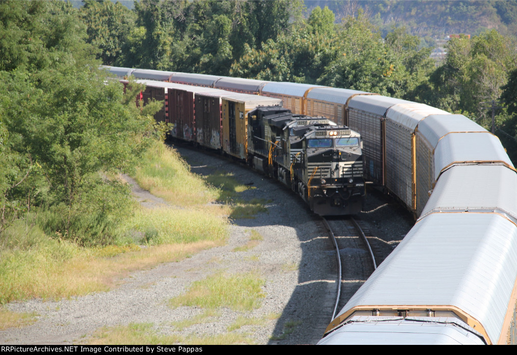 NS 9789 leading a train into Enola yard